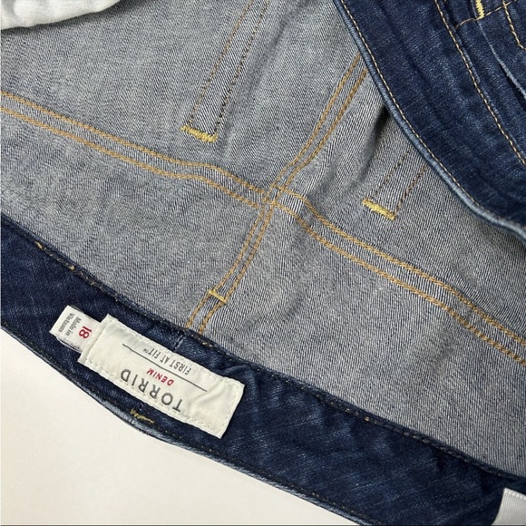 Torrid Women’s Jeans Plus Size 18 Boyfriend Dark Wash Distressing #2512 - Picture 5 of 16